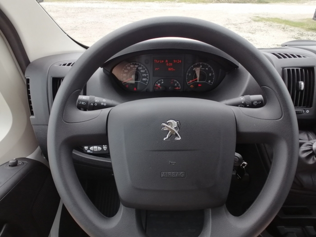 peugeot-boxer-l1h1-hutos-furgon-9999-367-12.jpg