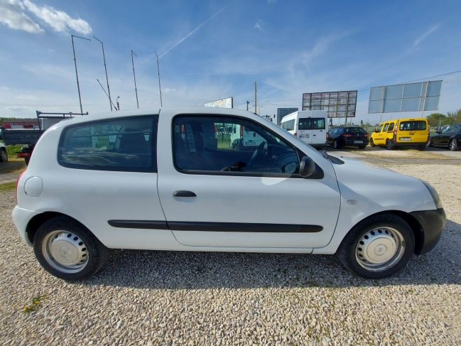 renault-clio-van-6782-352-07.jpg