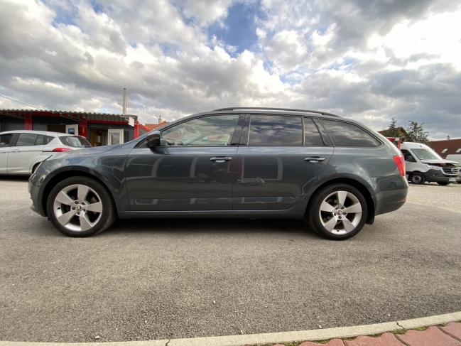 skoda-octavia-combi-2-0-cr-tdi-scr-ambition-dsg7-5-szemelyes-4498-1030-02.jpg