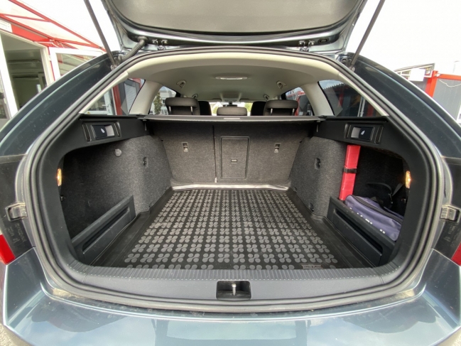 skoda-octavia-combi-2-0-cr-tdi-scr-ambition-dsg7-5-szemelyes-4498-1030-09.jpg