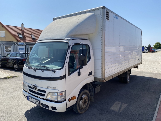 toyota-dyna-150-5-szemelyes-b2796-1152-01.jpg