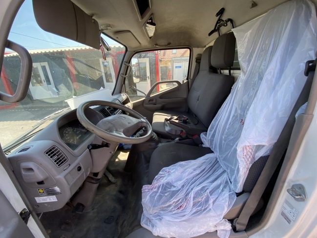 toyota-dyna-150-5-szemelyes-b2796-1152-10.jpg