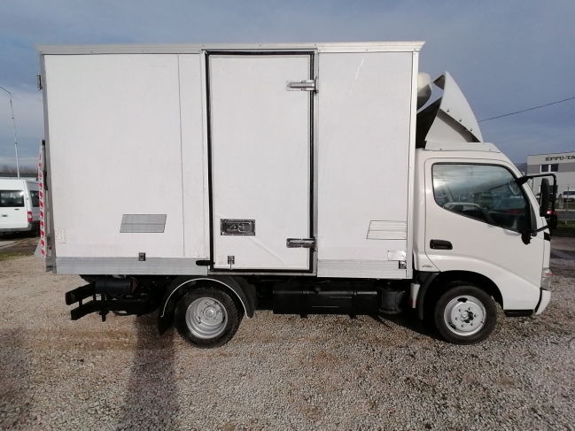 toyota-dyna-150-hutodoboz-7221-268-07.jpg