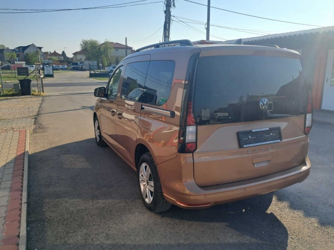 volkswagen-caddy-5-szemelyes-i250-1211-02.jpg