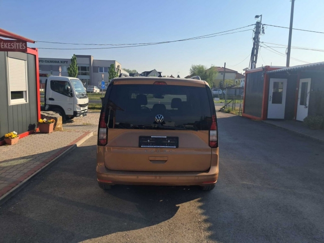volkswagen-caddy-5-szemelyes-i250-1211-03.jpg