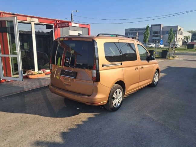 volkswagen-caddy-5-szemelyes-i250-1211-04.jpg
