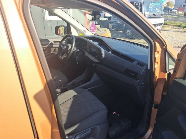 volkswagen-caddy-5-szemelyes-i250-1211-12.jpg