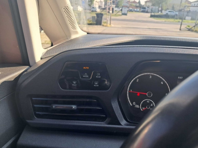 volkswagen-caddy-5-szemelyes-i250-1211-14.jpg