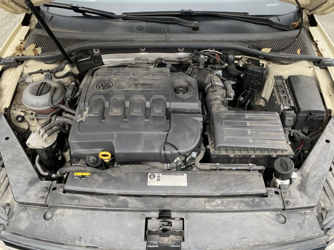 volkswagen-passat-viii-variant-2-0-tdi-bmt-comfortline-5-szemelyes-3746-1061-08.jpg