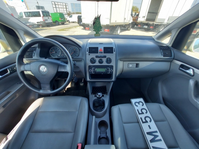 volkswagen-touran-szemelyauto-7128-664-08.jpg