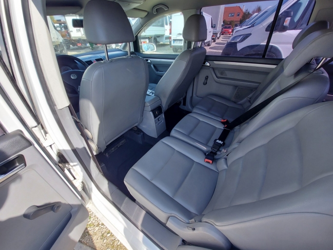 volkswagen-touran-szemelyauto-7128-664-09.jpg