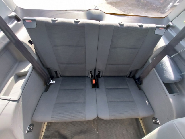 volkswagen-touran-szemelyauto-7128-664-10.jpg