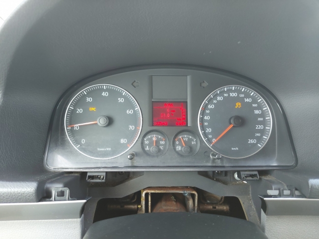 volkswagen-touran-szemelyauto-7128-664-12.jpg