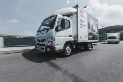 fuso-canter-3c13-doboz-3135-587-01.jpg