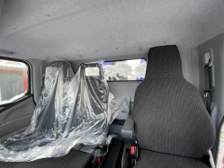fuso-canter-7c18-plato-m83-1124-07.jpg