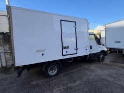 iveco-daily-35c18-dobozos-ivecodaily35c18-1157-02.jpg