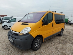 opel-vivaro-kisbusz-8468-627-01.jpg