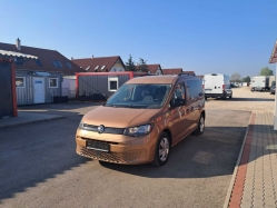 volkswagen-caddy-5-szemelyes-i250-1211-01.jpg