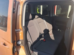 volkswagen-caddy-5-szemelyes-i250-1211-11.jpg