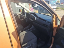 volkswagen-caddy-5-szemelyes-i250-1211-12.jpg