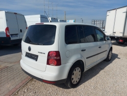 volkswagen-touran-szemelyauto-7128-664-04.jpg
